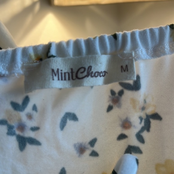 Mini fitted white and yellow flower dress - Picture 4 of 4